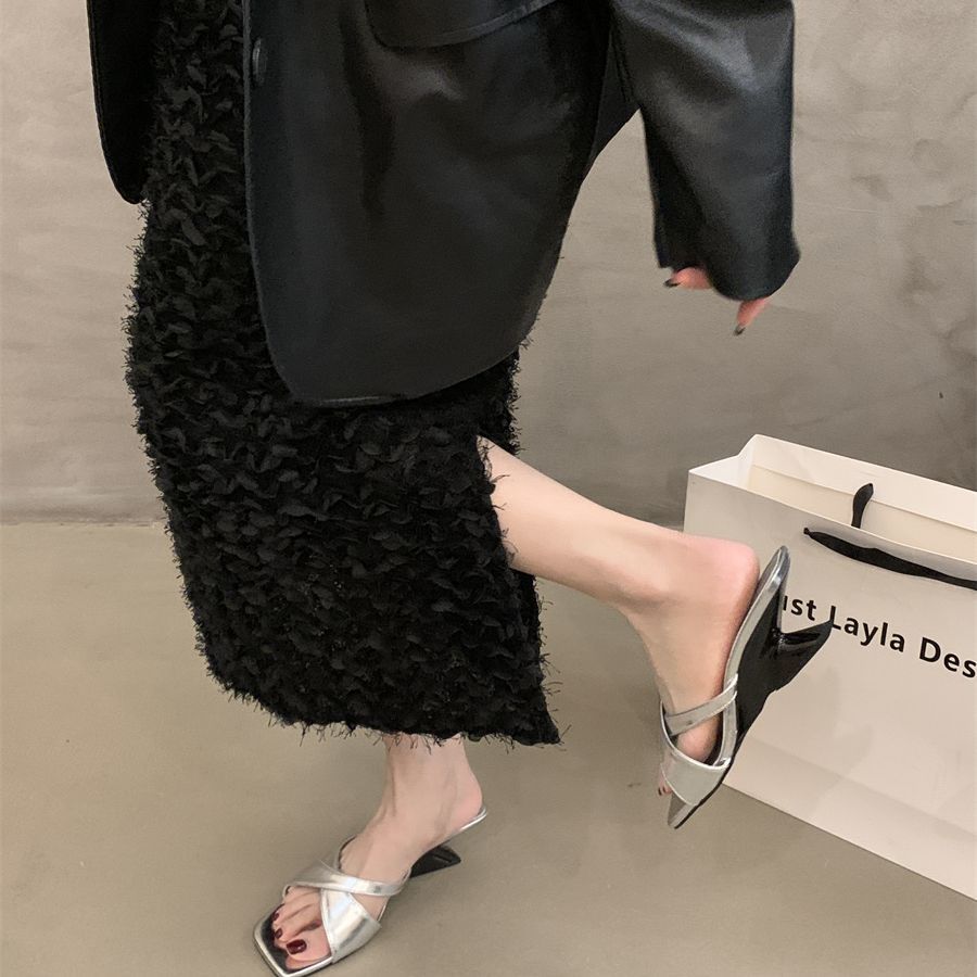 New Chinese-style slope heel cool slippers, outside fairy shoes, new square head with skirt temperament sandals in summer 2025