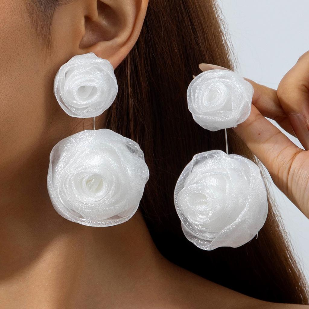 Akcesoria, koreańskie słodkie i świeże tkaniny, kolorowe trójwymiarowe kolczyki z kwiatem pąka róży, kolczyki.