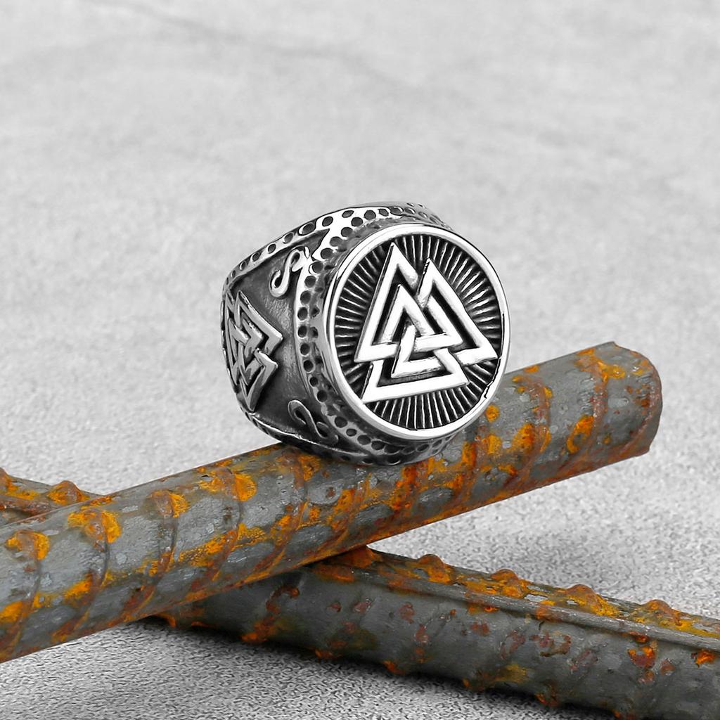 Europäischer und Amerikanischer Wikinger Odin Dreieck Logo Kraft Runen Ring Edelstahl Herren Amulett Jugend Mode Ring Schmuck