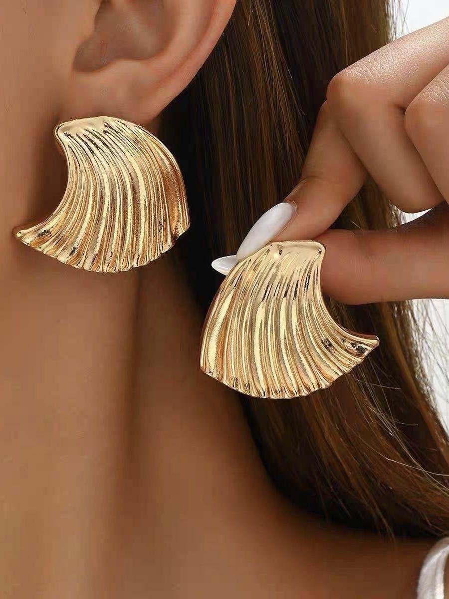 

Titanium Steel Pleated Geometric Earrings, Irregular Round, Square, And Heart-shaped Stud Earrings, Vintage . One Size