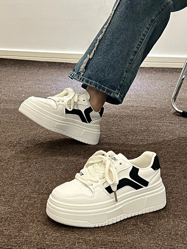 Thick-soled heightening little white shoes women's autumn 2025 new muffin student board shoes ins trendy versatile sports and leisure shoes