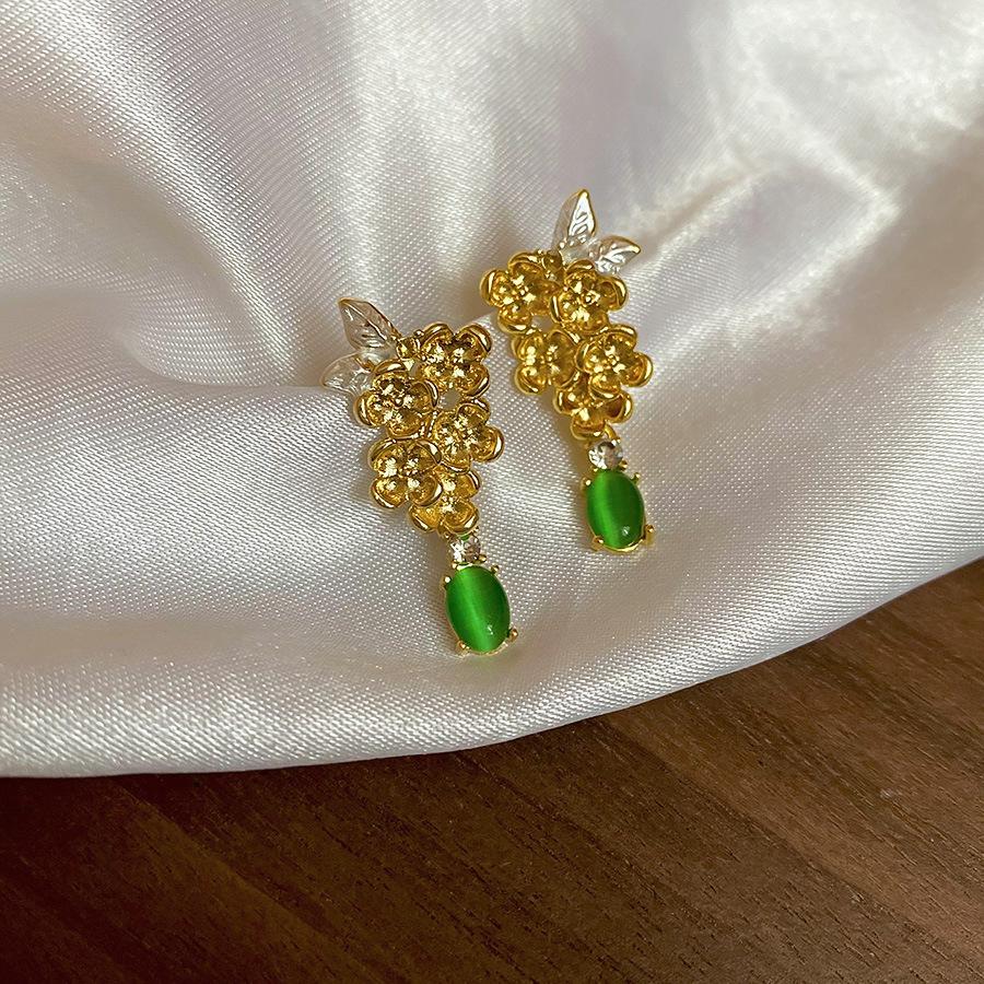 Flower pendant earrings light luxury high sense fashion exquisite stud earrings versatile temperament earrings women
