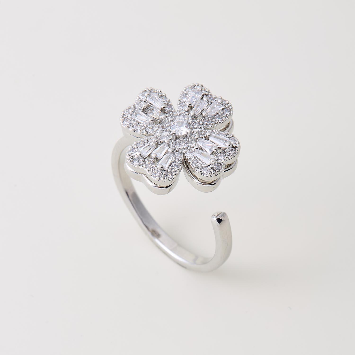 

Full-Diamond Round Flower Rotating Anxiety Relief Ring One Size