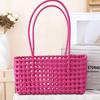 Handgefertigte Plastik-Hohlgeflecht-Tasche Landhausstil Große Kapazität Strand-Tragetasche Eimer-Tasche Damen-Handtasche Sommer-Strandtasche