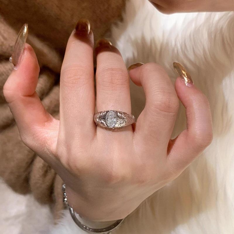 Light Luxury French Retro Pigeon Egg Engraved Ring Heavy Industry Exquisite And Versatile Italian Medieval Niche Design Ring