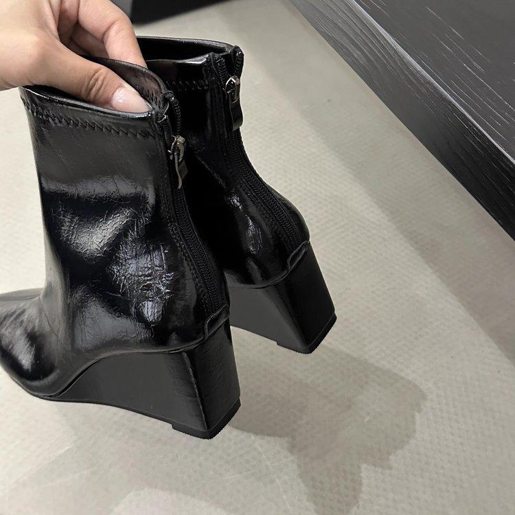 Hong Kong Temperament Retro Pointed Short Boots Women's Autumn and Winter 2025 New Soft Leather Brown Wedge Heel High Heel Fashion Boots