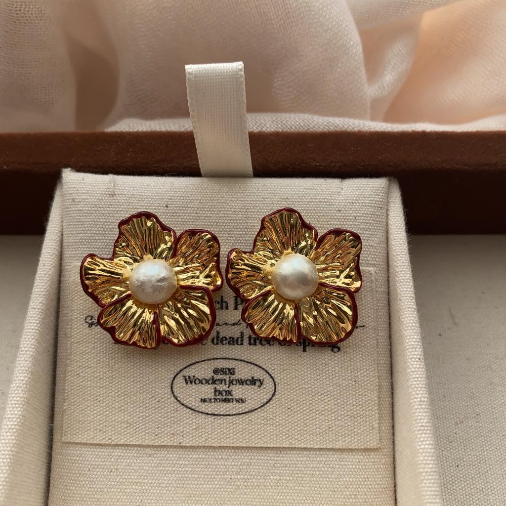 Three-Dimensional Gold Flower Pearl Stud Earrings Rose High-End Light Luxury Versatile Earrings Temperament French Retro