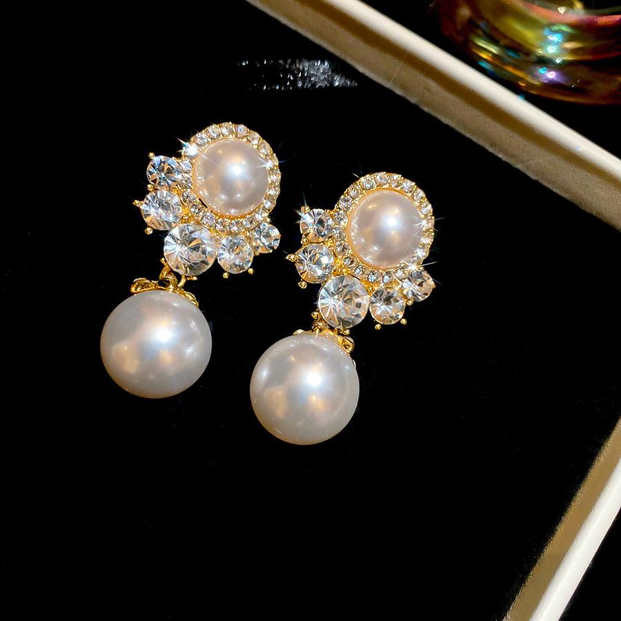 Elegant French Retro Floral Pearl Earrings - Geometric, Versatile, High-End Design for Women