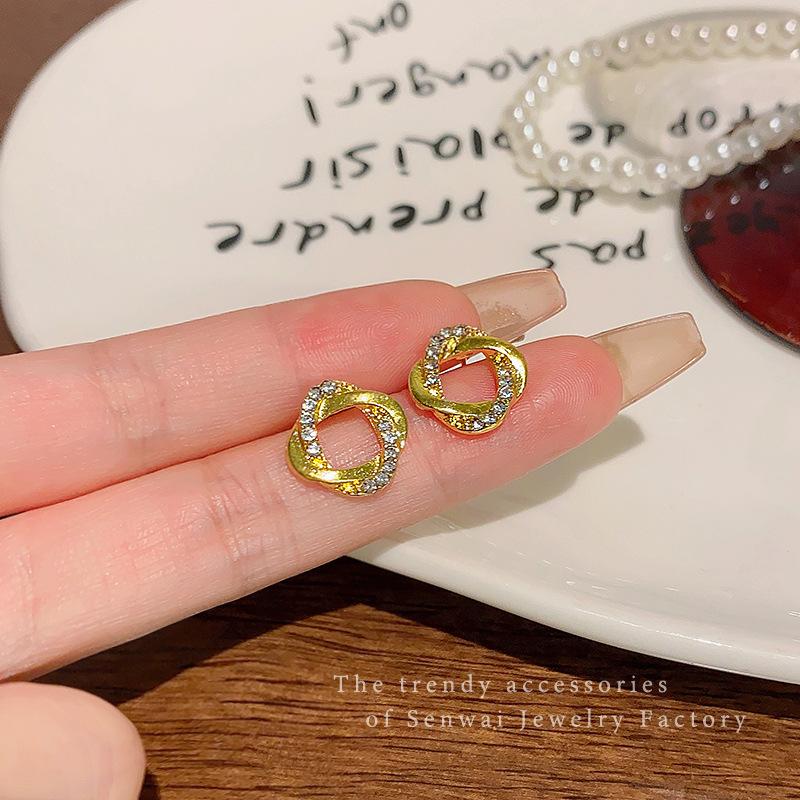 

S925 silver needle Korean earrings women s unique niche temperament flash diamond stud earrings 2026 earrings