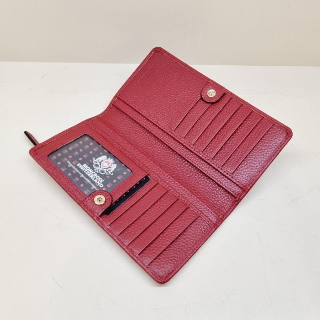 A simple, slim design women's long wallet made of soft cowhide leather.