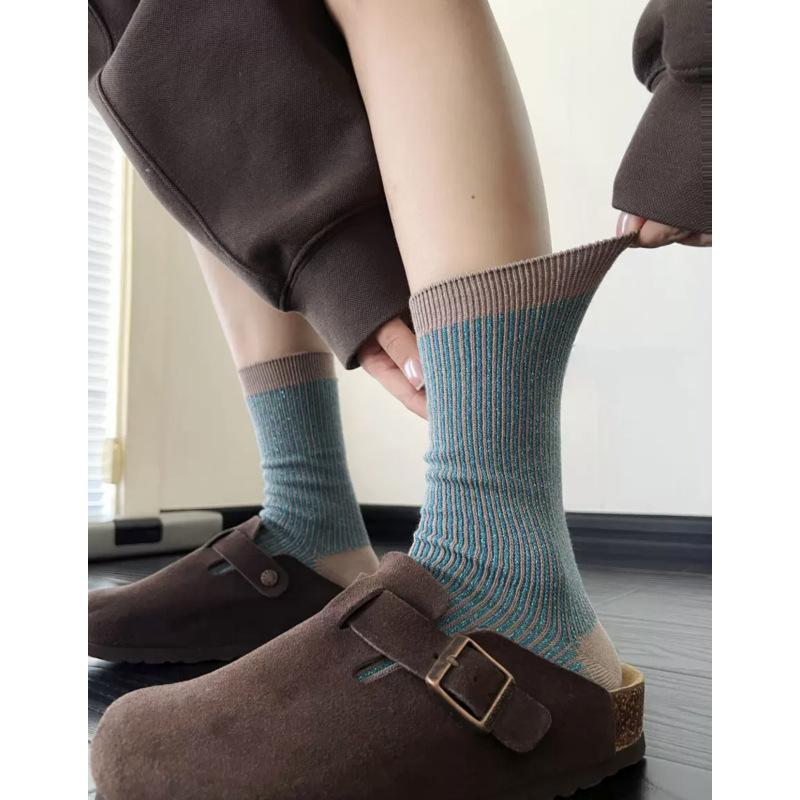 

Серебряные чулки сверкают на моих ногах. Чем больше я их ношу, тем больше они мне нравятся! Удобные и универсальные женские гольфы до середины икры 1 pair зелёный