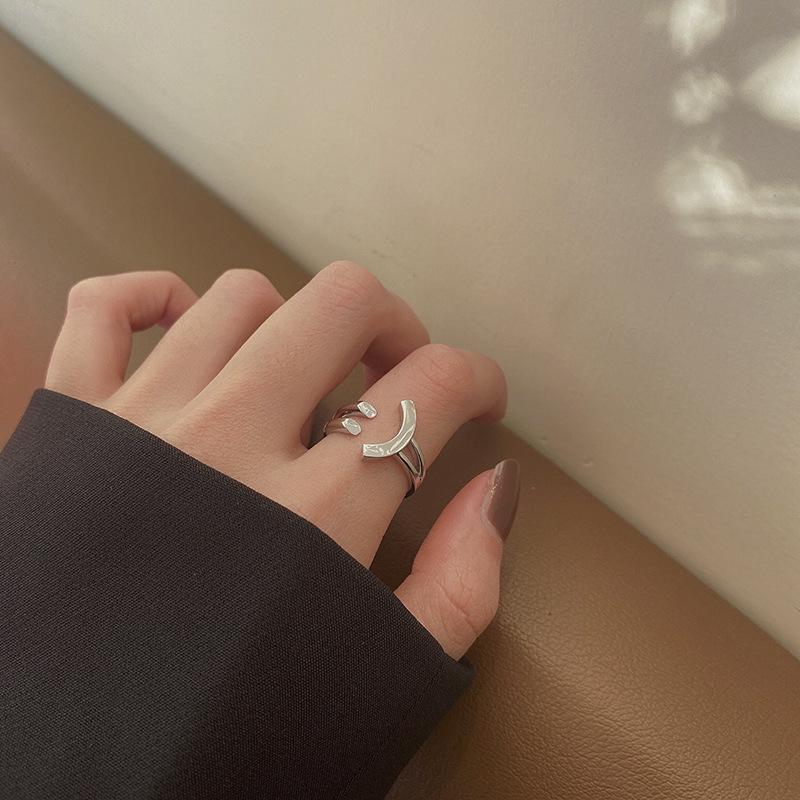 Women's Smiling Face Open Index Finger Ring - Niche, Slimming Design in Cold Style Fashion