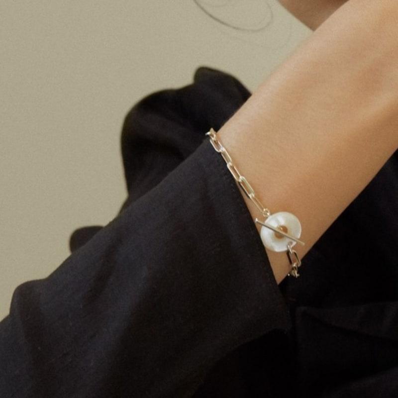 

Jubiler Mother pearl donut bracelet_middle (Mother pearl donut bracelet_middle) gold