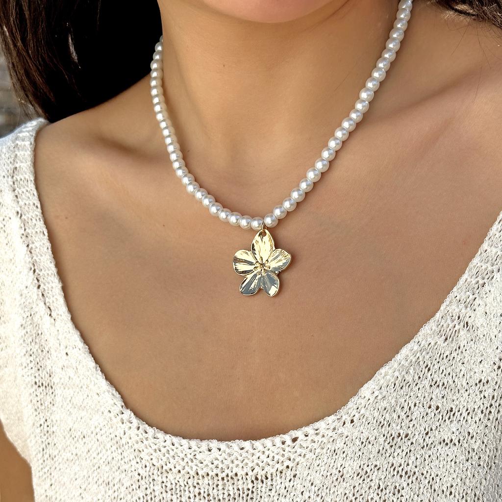 Vintage Exaggerated Metal Big Flower Pendant Necklace for Women Gold Color Geometric Texture Floral Choker Party Jewelry Gifts