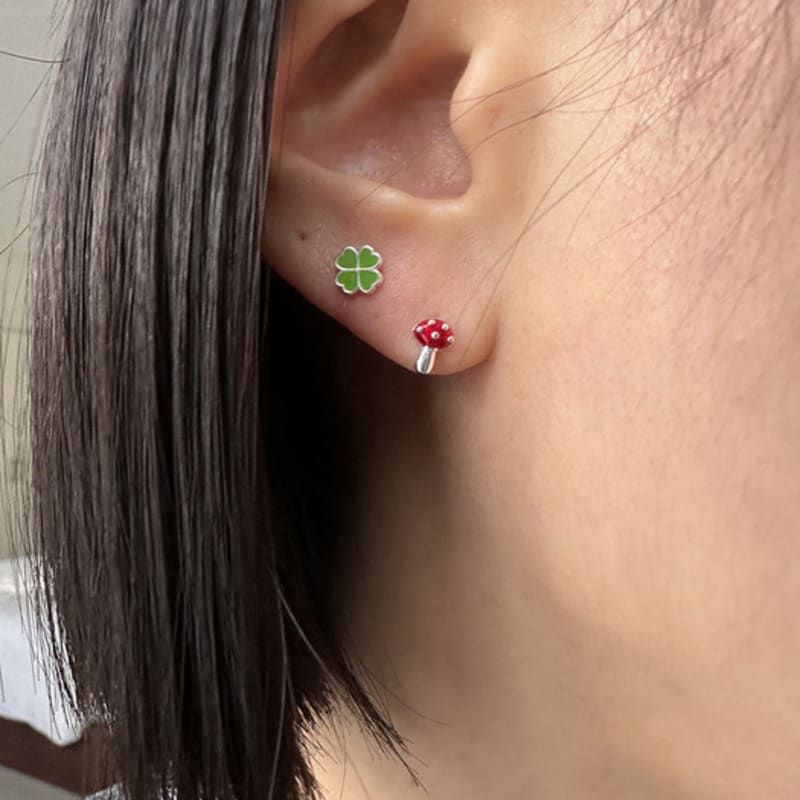 

mosxe [925silver] Tiny mushroom earring silver