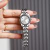 Fashion Luxury Ladies Quartz Watch Rhinestone Scale Alloy Material, Suitable for Daily Wear, Anniversary, Christmas Gift