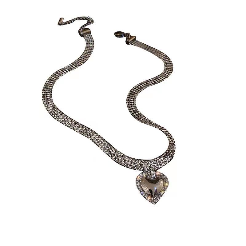 

2022 Высококлассное женское ожерелье Любовь : Трендовый чокер-подвеска интернет-знаменитости