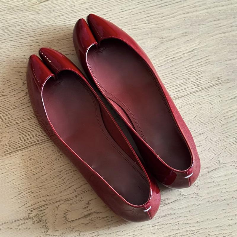 Fashion 2025 New Arrival Patent Leather Inner Heightening Splite-Toe Shoes Retro Shallow Flat Mary Janes Single-Layer Shoe Botas Mujer