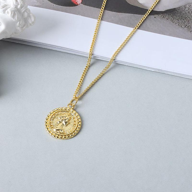 Vintage Geometric Portrait Coin Pendant Necklace Women Fashion Choker Chain Jewelry Elegant Round Medal Collarbone Accessory