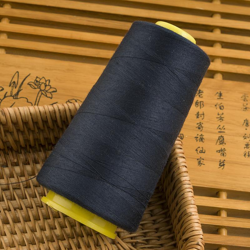 Große Rolle 402 Haushalts-Farb-Handnähgarn Nähgarn Nähmaschinennähgarn Polyester-Nähnadelgarn Näh-Pagodengarn