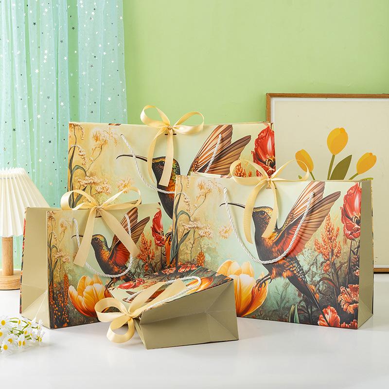Advanced Sense, Retro Flower and Bird, Gift Bag, Hand-held Clothing Packaging Bag, Paper Bag, Gift Bag, Companion Gift Bag