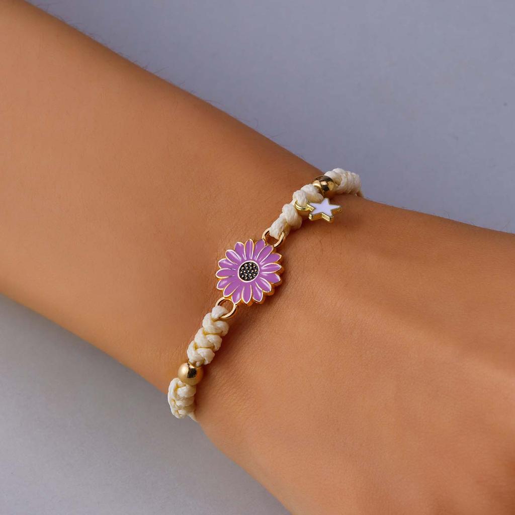 Elegant Daisy Bracelet Symbolizing Love and Luck Adjustable Chain Bracelet Friendship Bracelet for Women and Girls