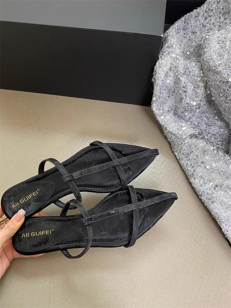French niche pointed cool slippers women's summer 2025 new slope heel new Chinese open-toed beach shoes hollow Roman shoes