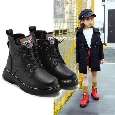 Kurze Stiefel für Mädchen Herbst und Winter Neue mittelgroße Einzelstiefel Modische und lässige gestapelte, verdickte Baumwollstiefel für Jungen