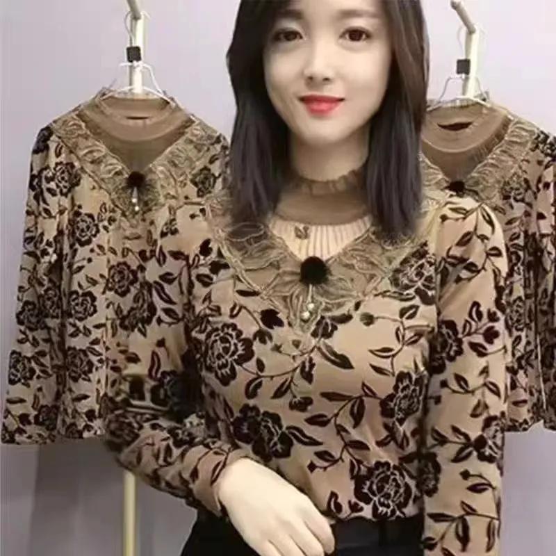 Women's Autumn/Winter Long-Sleeve Fleece-Lined Base Layer Top with Youthful Lace Collar, Slimming and Tummy-Covering