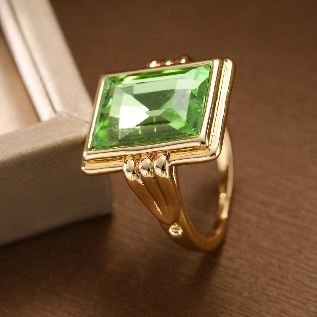 Luxurious cut artificial gemstone ring made of copper for ladies' jewelry. Suitable for parties and dates.