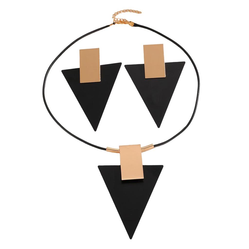 Dámský geometrický přívěsek ve tvaru obráceného trojúhelníku a sada náušnic