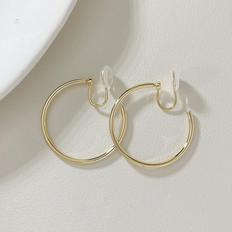 Korean version of round plain ring earrings Internet celebrities with the same simple mosquito coil disc without ear clips versatile atmospheric