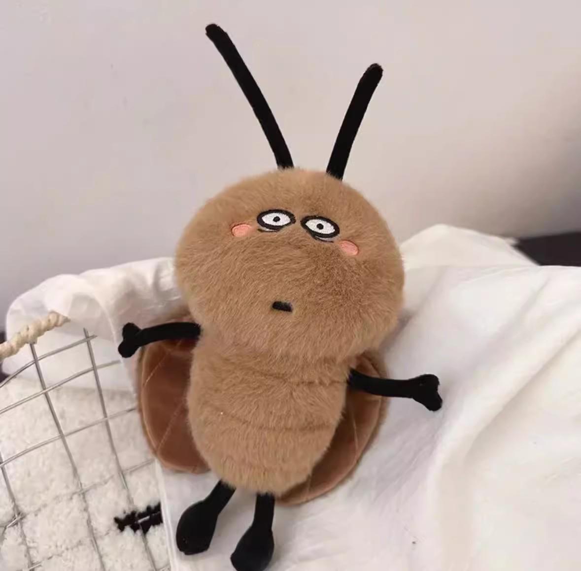 

Funny Cartoon Cockroach Plush Pendant: Indestructible Prank Doll Bag Charm 15cm