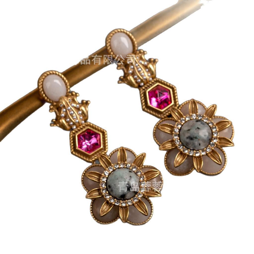 Vintage Jewelry Procurement Heavy Industry Light Luxury Retro Flower Earrings Sweet High-end Feeling