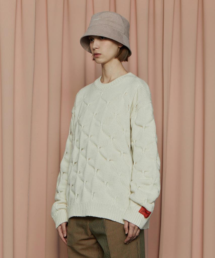 UNALLOYED Embossed Clover Knit / Ivory
