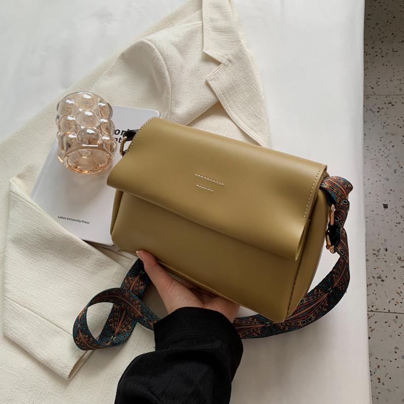 

Жіноча сумка листоноші в стилі ретро 2024, нова швейна лінія ПУ, осіння сумка через плече, проста маленька квадратна сумка хакі