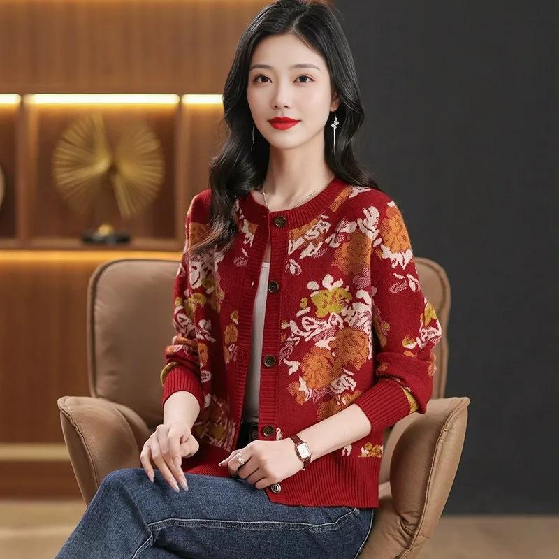 Autumn and winter new mother's long-sleeved jacquard jacket women's short loose round neck knitted cardigan sweater women's
