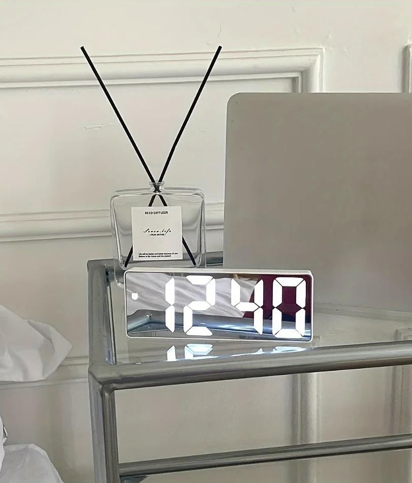 1 Stück Leuchtender Spiegeluhr Wohnheim Schreibtisch LED Elektronische Uhr Digitale Elektronische Wecker Schreibtischdekoration Wecker