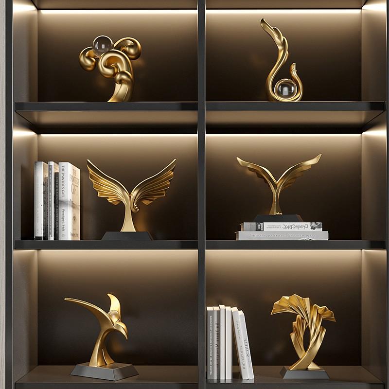 Resin Eagle Sculpture Decorative Figurine Living Room Office Entryway Modern Luxury Home Decor Gift
