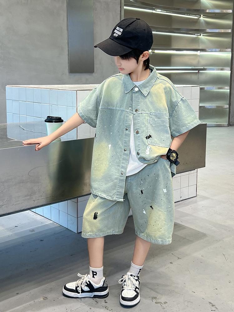 

Летний джинсовый комплект для мальчиков с коротким рукавом и шортами - Модный двухпредметный комплект 2025 года для детей среднего и старшего возраста 130 cm