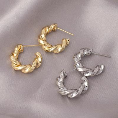 Orecchini a Cerchio Torcigliato Coreano in Argento Sterling: Lusso Leggero, Design di Nicchia, Polsini per Orecchio Stile Hot 2025.