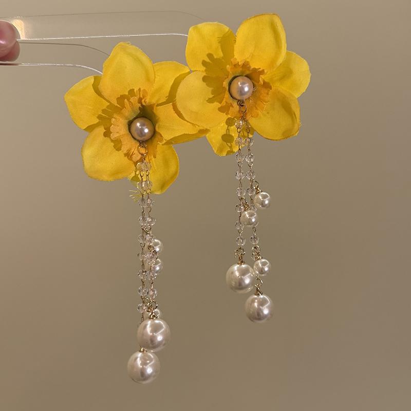 Small fresh yellow mesh flower earrings summer sweet light luxury stud earrings vacation style high-end earrings