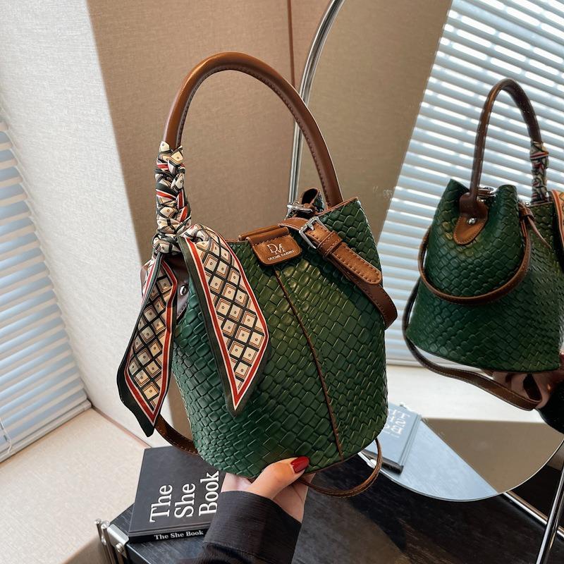 2026 New Commuter Retro Bag for Women, Fashiable Versatile Handbag, Single Shoulder Woven Bucket Bag, Niche Style