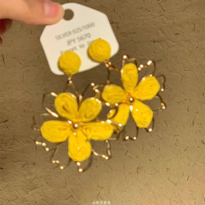 

Серьги-пусеты Lafite с полым цветком, легкая роскошь, модные, универсальные, высококлассные, с темпераментом, простые, с темпераментом