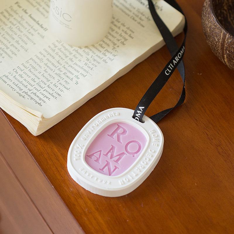 Universal Scented Wax Pendant for Wardrobe, Bathroom, Bedroom, Car & Hallway - Deodorizing & Fragrance-Retaining Sachet