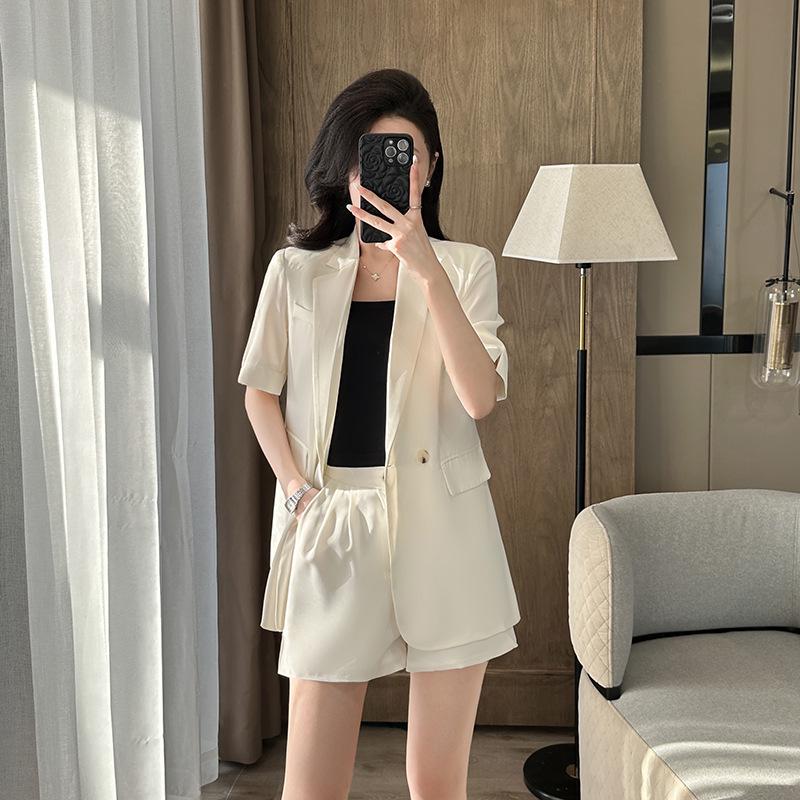 2025 Women's Summer White Blazer & Short Sleeve Suit Set - Plus Size, High-End, Fashionably Loose Fit