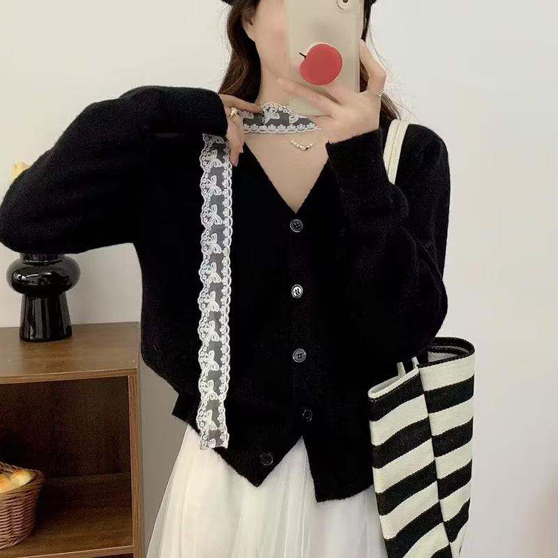 

Early spring new product style short V-neck cardigan women s knitted jacket small long-sleeved sweater top trendy One size