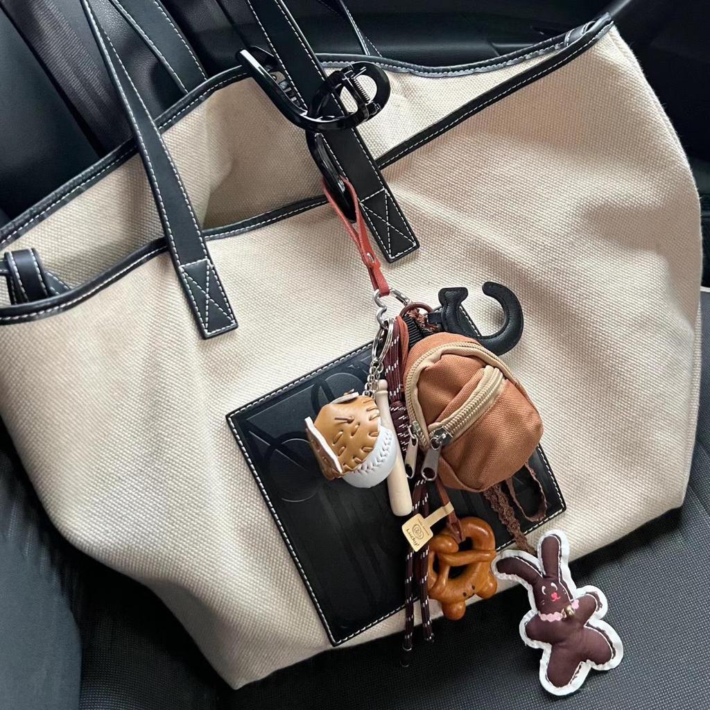 2023 Luxury Handmade Genuine Leather Women's Bag with Sheepskin Heart Pendant