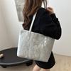 Die neue modische Pendler-Damentasche ist jetzt beliebt, Schmetterlingshalter, extra-große Tasche und Damen-Schultertasche mit großem Fassungsvermögen.