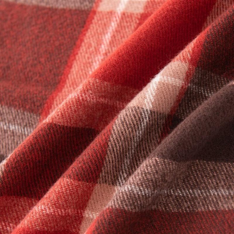 Red and Green Check Scarf for Women, Winter, High-end Feel, Warm, Versatile, with Flowing Tassels, Shawl-style.